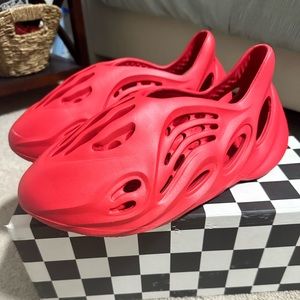 Adidas Yeezy foam runners 12 men’s RED